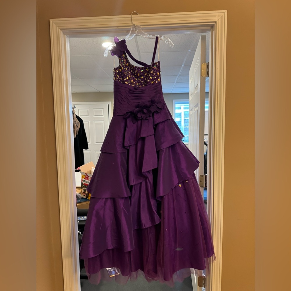 Purple tiffany house of wu little girls size 10 pageant ballgown